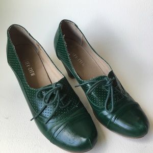 Chelsea crew green vintage booties heels